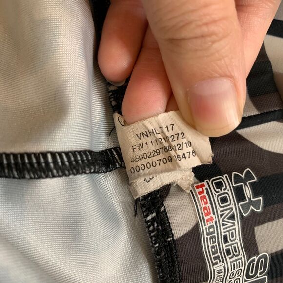 Under Armour Shorts Women S Small Grey Brown HeatGear Allover Print Fitted - Picture 8 of 11